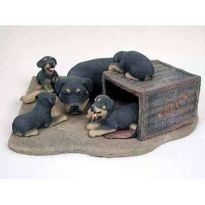  Rottweiler Figurine Mom & Pups: Home & Kitchen