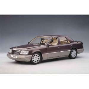  1995 Mercedes Benz E320 1/18 Bornit Metallic: Toys & Games