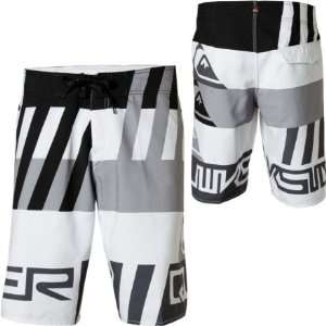  Quiksilver Shorts   The Massive (WHT 34) [Apparel 