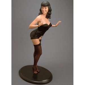  Bettie Page 1/4 Scale Statue: Toys & Games
