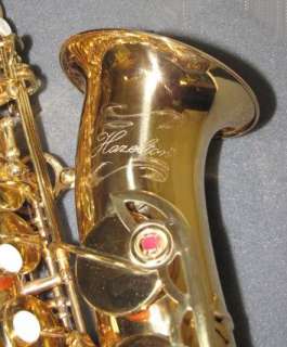 Comes with a mouthpiece, ligature and four assorted reeds, two 1 1/2s 
