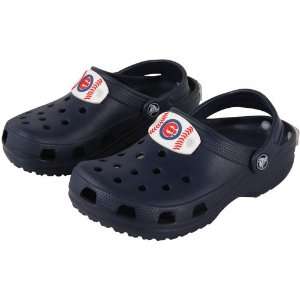  Chicago Cubs Youth Crocs Classic   Navy Blue: Sports 