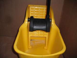 RUBBERMAID MOP BUCKET 6 UNGER 18IN WINDOW SCRUBBER  