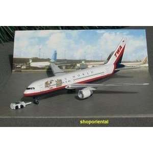  Dragon Wings 55560 TWA B 767 1/400 model + airport GSE Toys & Games