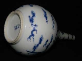 CHINESE QING PERIOD BLUE AND WHITE ANTIQUE LONG NECK VASE  