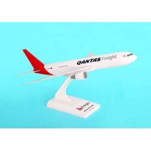  Skymarks Qantas B767 300F Model Airplane Toys & Games