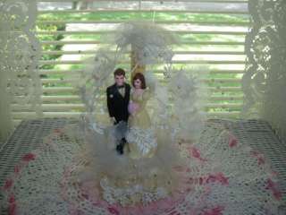   1984 BAKERY CRAFTS BRIDE GROOM LACE FLOWERS WEDDING CAKE TOPPER  