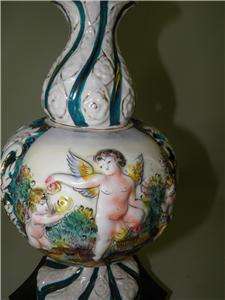 We are pleased to be offering this beautiful antique capodimonte lamp 