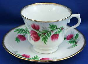 ROYAL VALE Tea Cup & Saucer / Flowery  