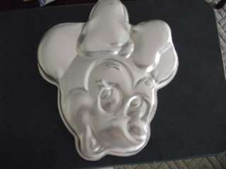 WILTON MINNIE MOUSE HEAD CAKE PAN WITH INSERT  