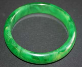 Very nice vintage chunky bakelite bangle bracelet in a mottled green 