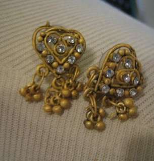 description this auction is for a used piece of costume jewelry it is
